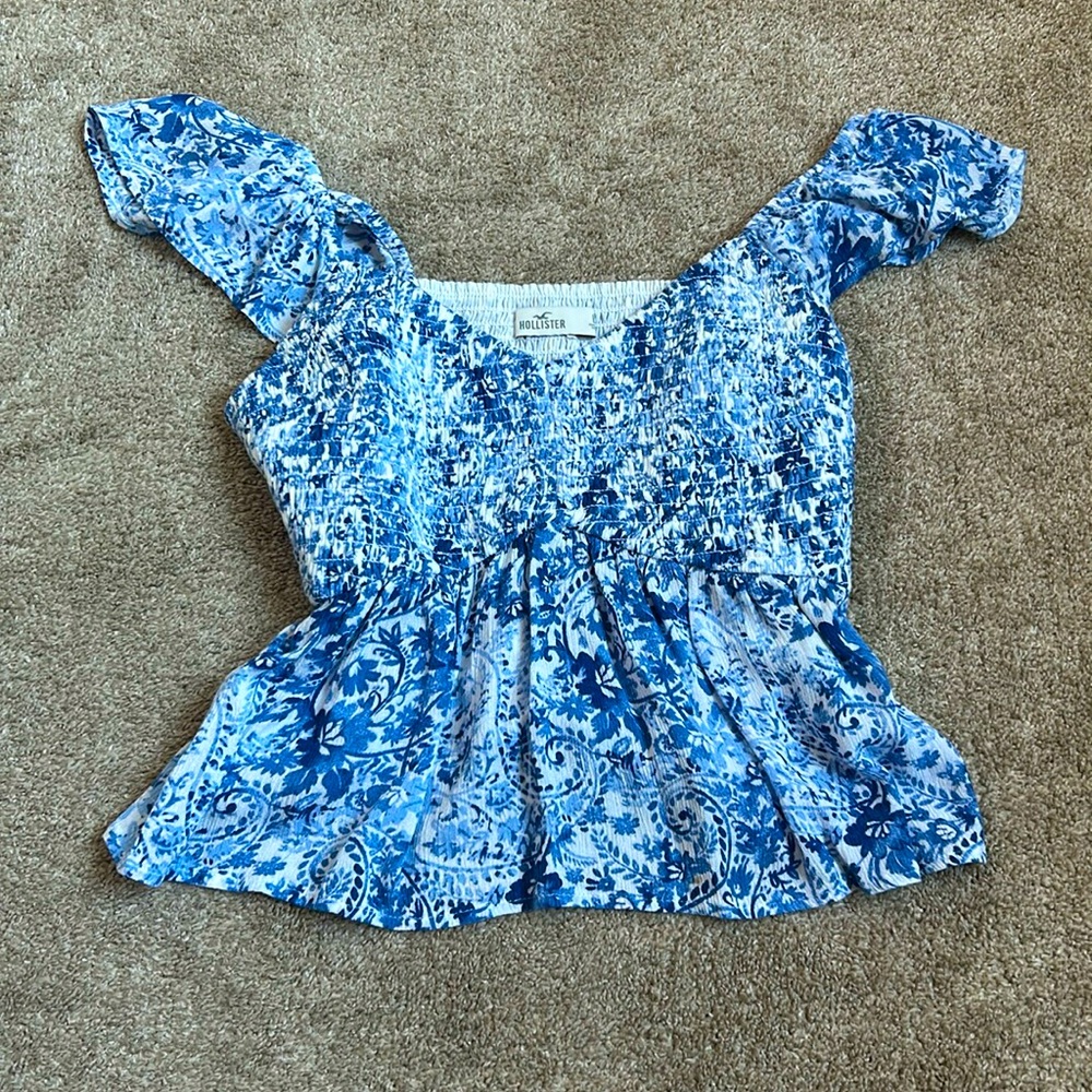 🦋🌼Beautiful Hollister Top!🌼🦋